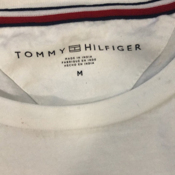 SOLD Tommy Hilfiger Men’s sweater & T-Shirts lot size small - Picture 7 of 11